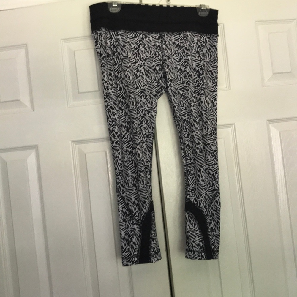 LuluLemon Cropped Pants